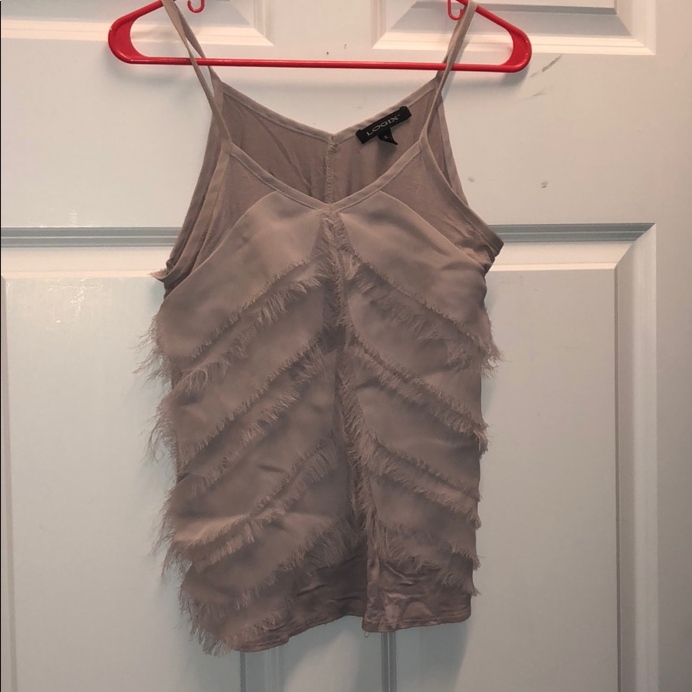 Feathered tank